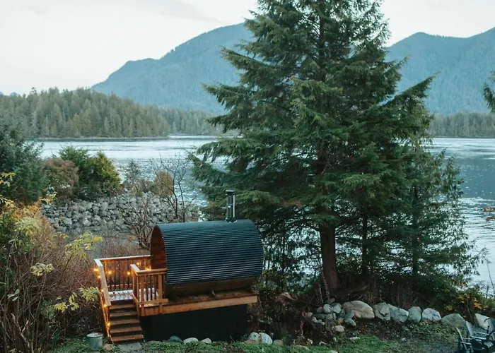 First Light - Vintage Waterfront With Hot Tub - One Bedroom